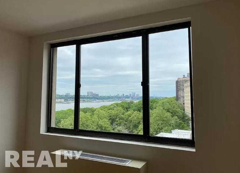 W 96th St #512 - Photo 2 of 3