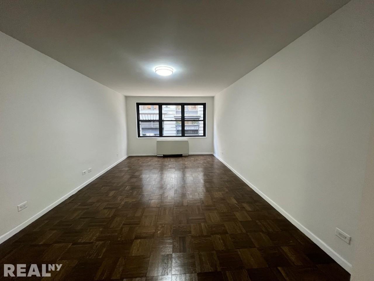 E 16th St #20Z - Photo 2 of 4