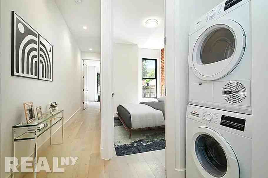 Stanhope St #2 - Photo 2 of 8