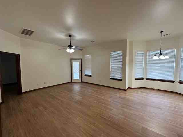 925 Heather Lane - Photo 7 of 24