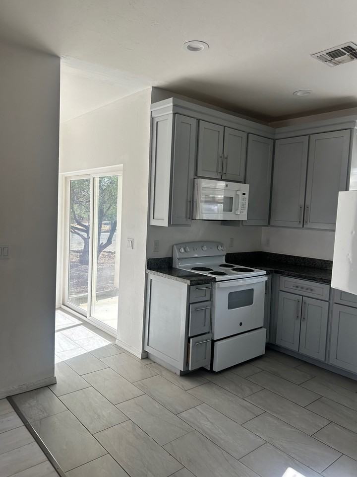 546 Valdez Court - Photo 7 of 14