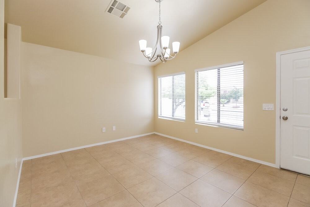 6760 N 77th Ave - Photo 5 of 17