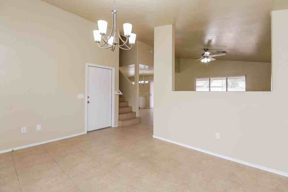 6760 N 77th Ave - Photo 6 of 17