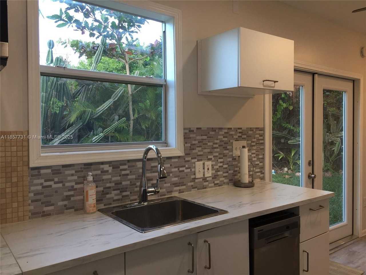 58XX Sw 122nd Ave #3 - Photo 2 of 11