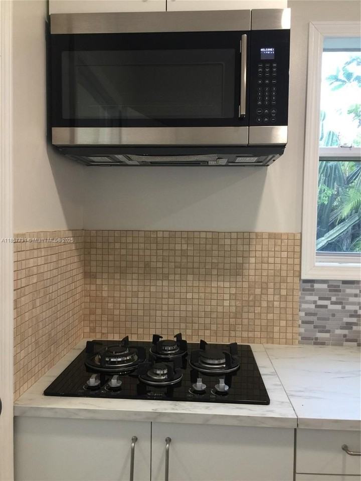 58XX Sw 122nd Ave #3 - Photo 3 of 11