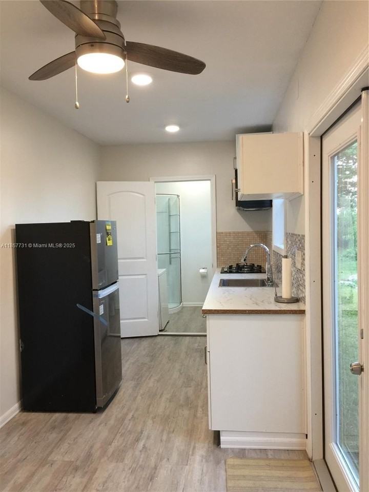 58XX Sw 122nd Ave #3 - Photo 4 of 11