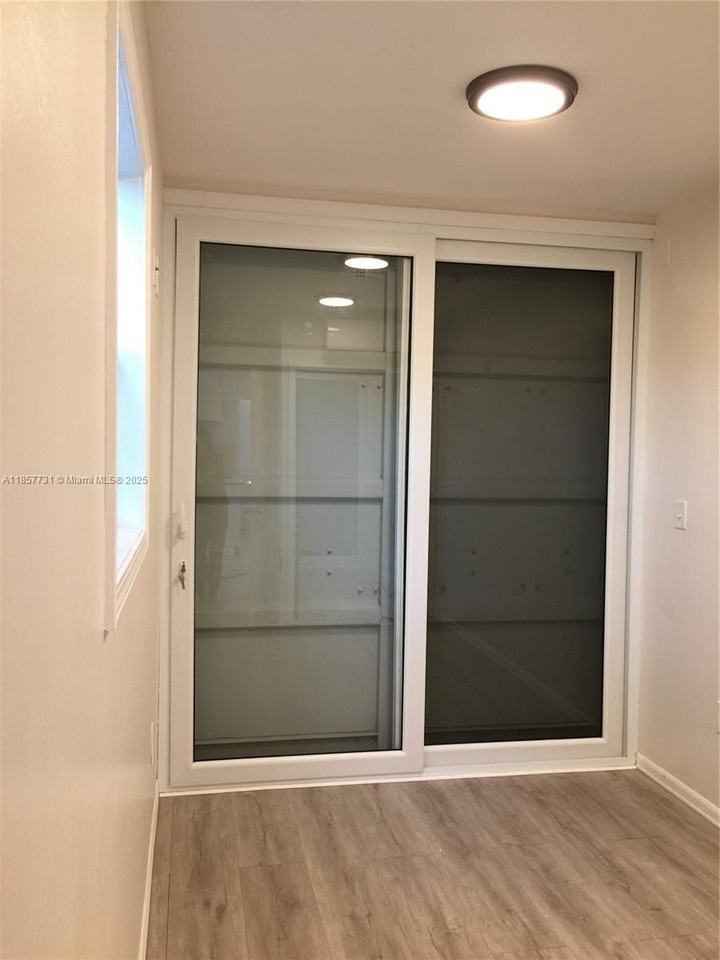 58XX Sw 122nd Ave #3 - Photo 6 of 11