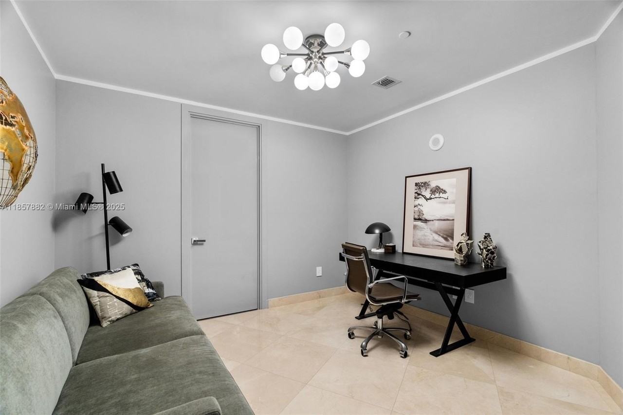 16001 Collins Ave #907 - Photo 4 of 33