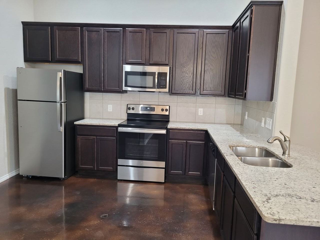 1104 Stanley Way - Photo 3 of 10