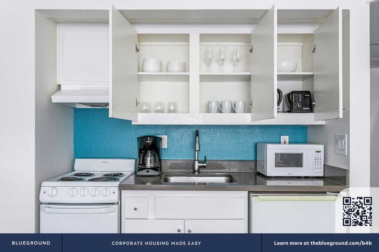 10985 Bluffside Dr #1401 - Photo 5 of 29