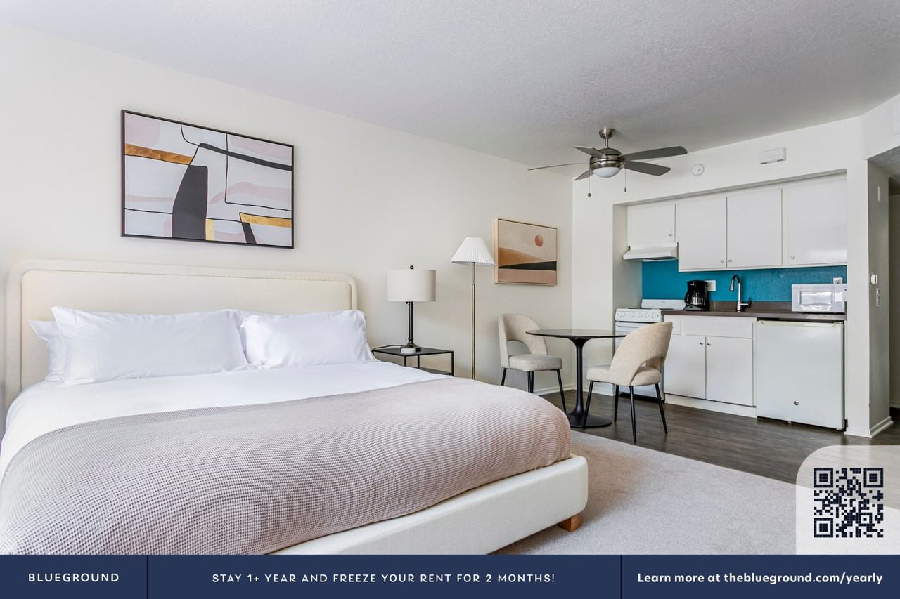 10985 Bluffside Dr #1401 - Photo 7 of 29