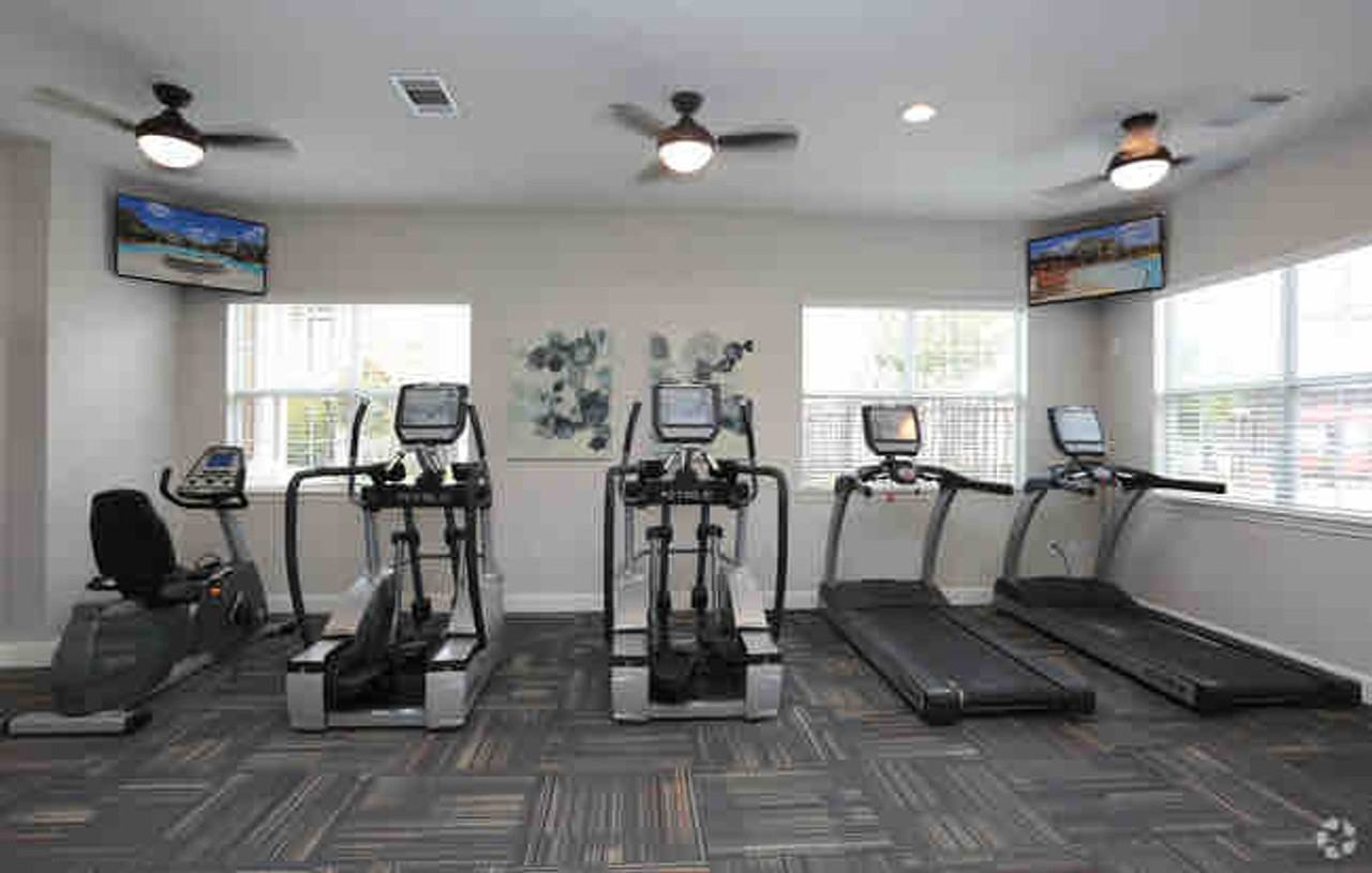 2530 University Ave #1036858P - Photo 3 of 16