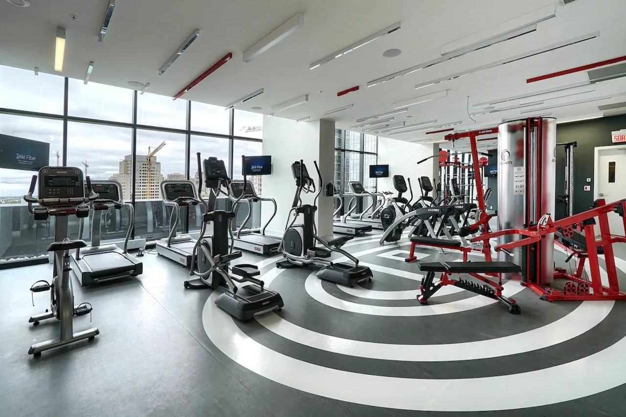 815 Rue De La Montagne #1261851P - Photo 4 of 50