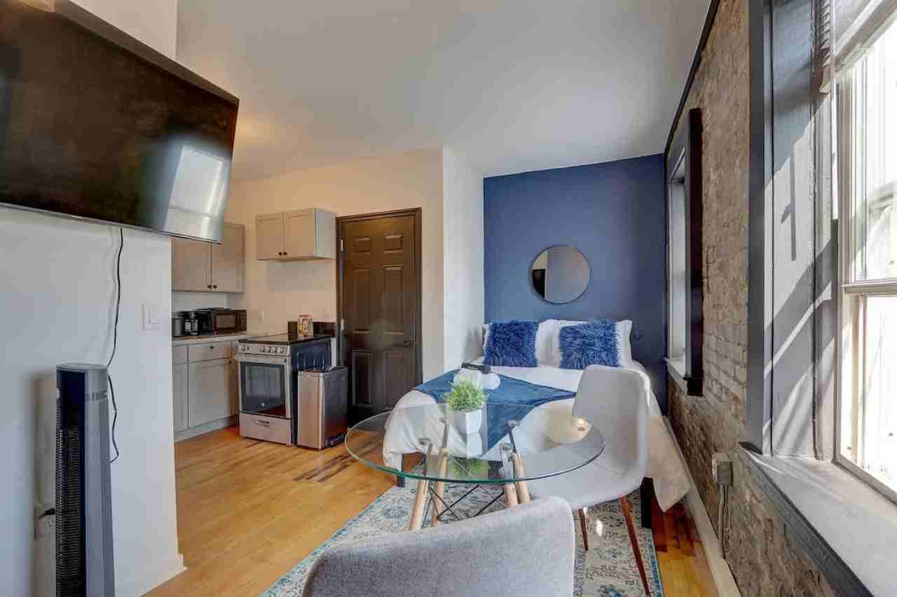 1925 N Prospect Ave #1263079P - Photo 2 of 16