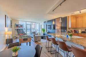 featured image of 17 W Monroe St