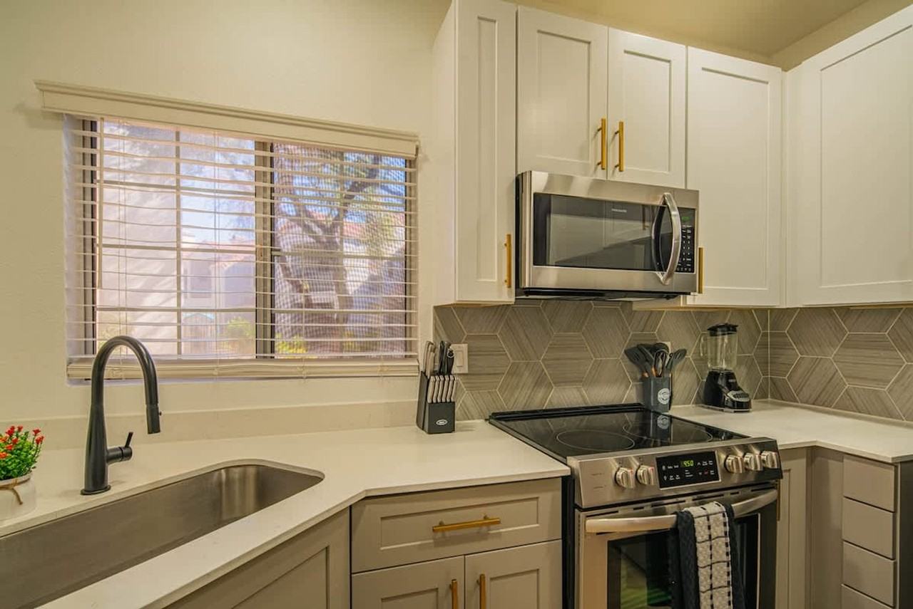 7900 East Princess Drive - Photo 6 of 89