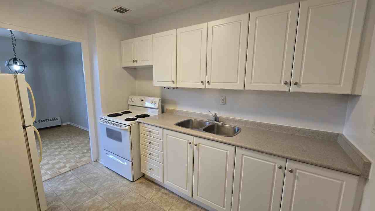 37 Peel Street #405 - Photo 5 of 14