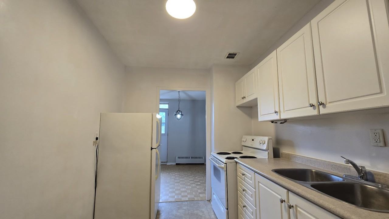 37 Peel Street #405 - Photo 6 of 14