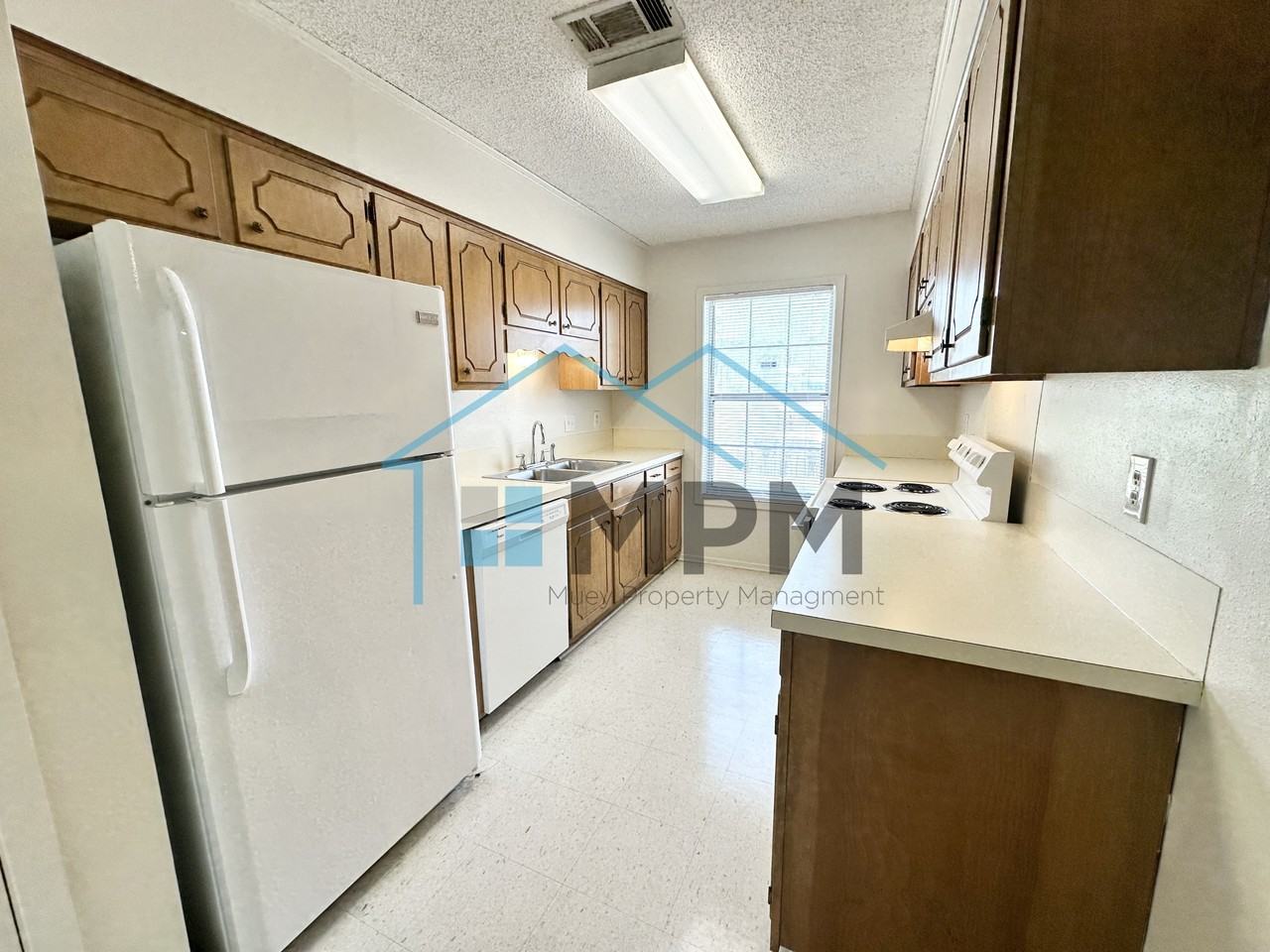 58 Colonial Dr #D - Photo 2 of 12