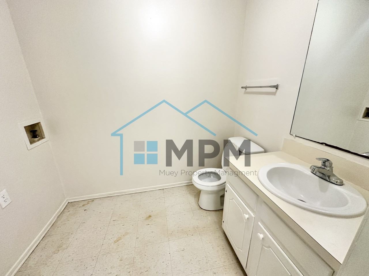 58 Colonial Dr #D - Photo 2 of 12