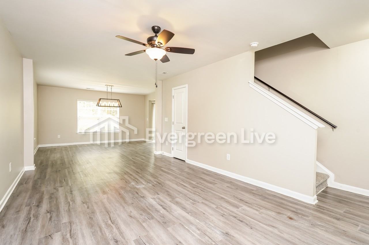 1428 Aurora Glen Dr - Photo 5 of 15