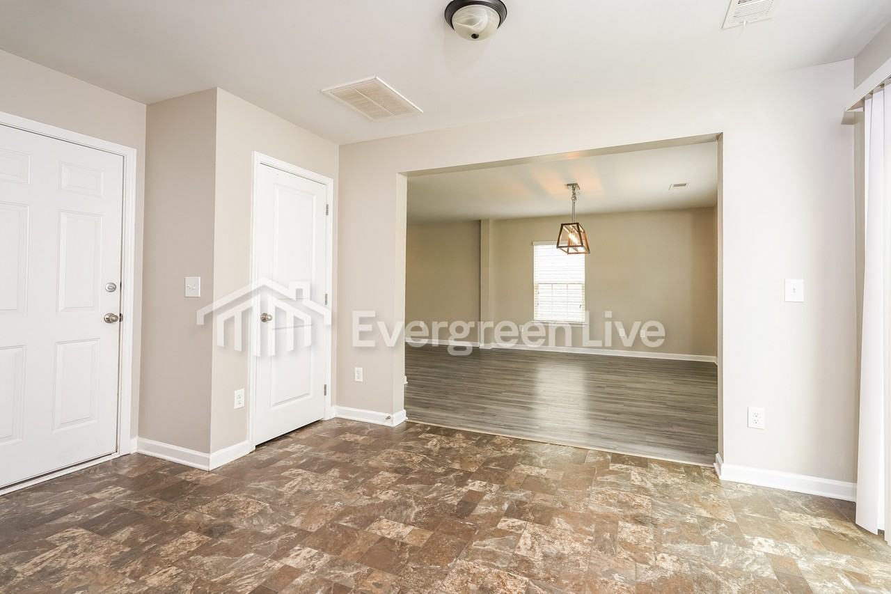 1428 Aurora Glen Dr - Photo 7 of 15