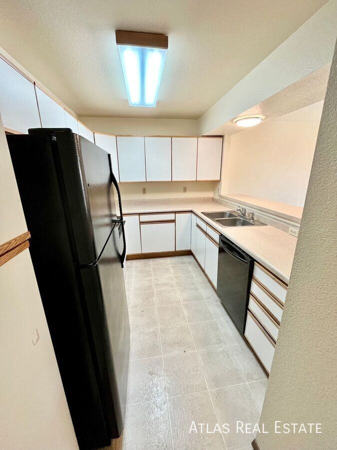 2355 Shawnee Dr - Photo 3 of 16