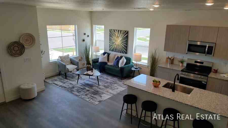 ROLLINS & #4-635 - Photo 3 of 33