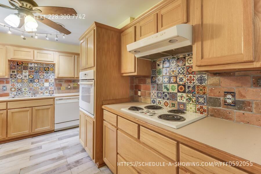 139 Beachview Ave - Photo 4 of 24