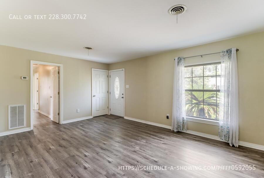 139 Beachview Ave - Photo 3 of 24