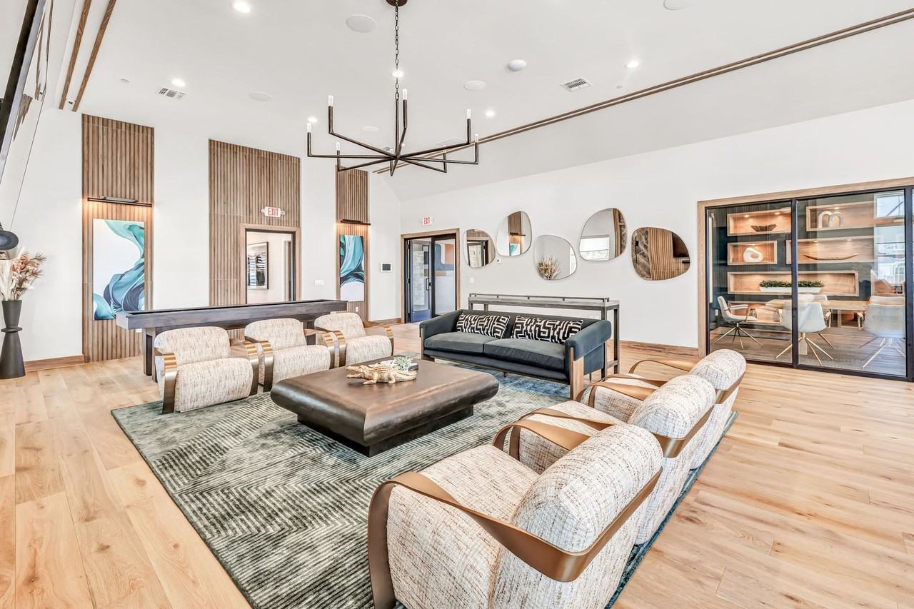 Kinsley - Photo 5 of 50