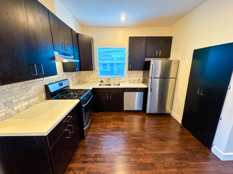 835B 35th St #835B - Photo 3 of 24