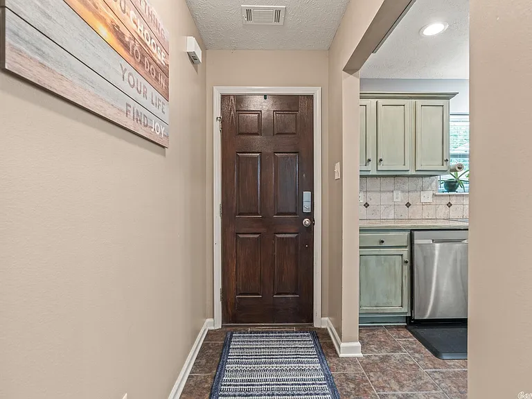 131 Hunter Cir - Photo 3 of 19