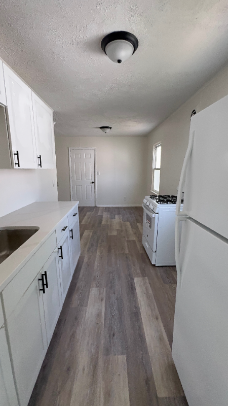 495 Clinton St - Photo 2 of 12