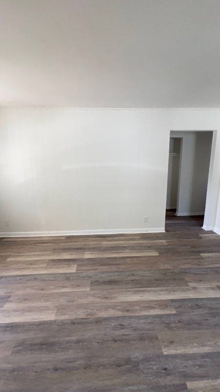 495 Clinton St - Photo 3 of 12