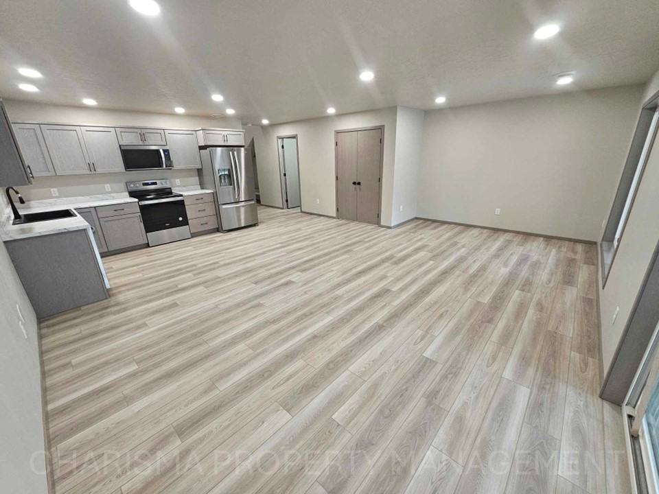 711 N Dakota Ave #711 - Photo 2 of 35