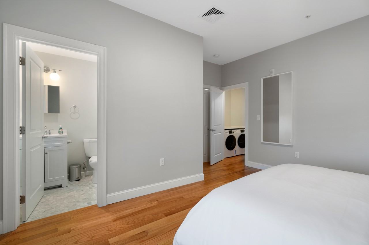 211 Princeton St #2 - Photo 5 of 14