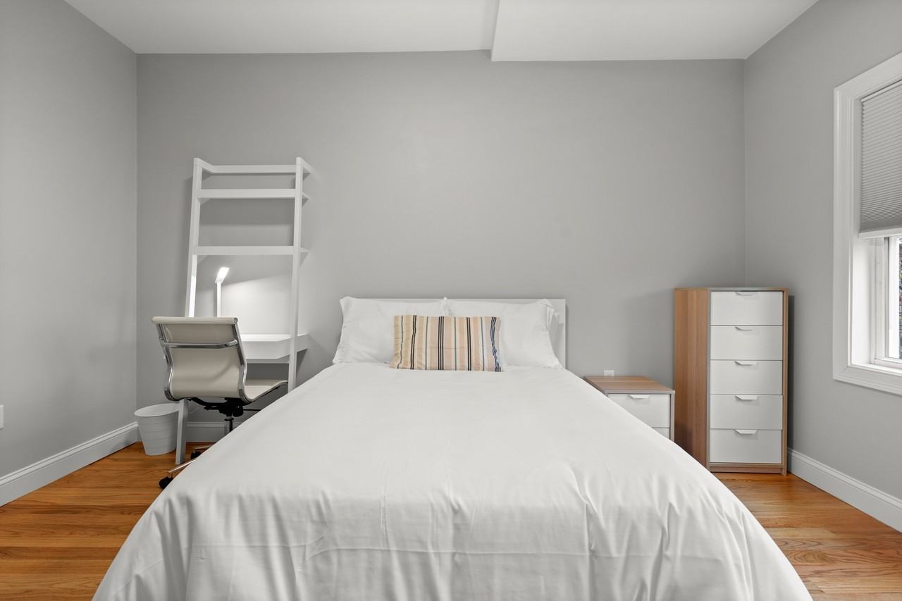 211 Princeton St #2 - Photo 4 of 14