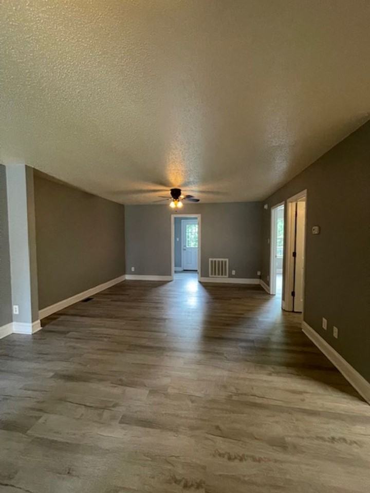 1013 Huntington Pl - Photo 4 of 9