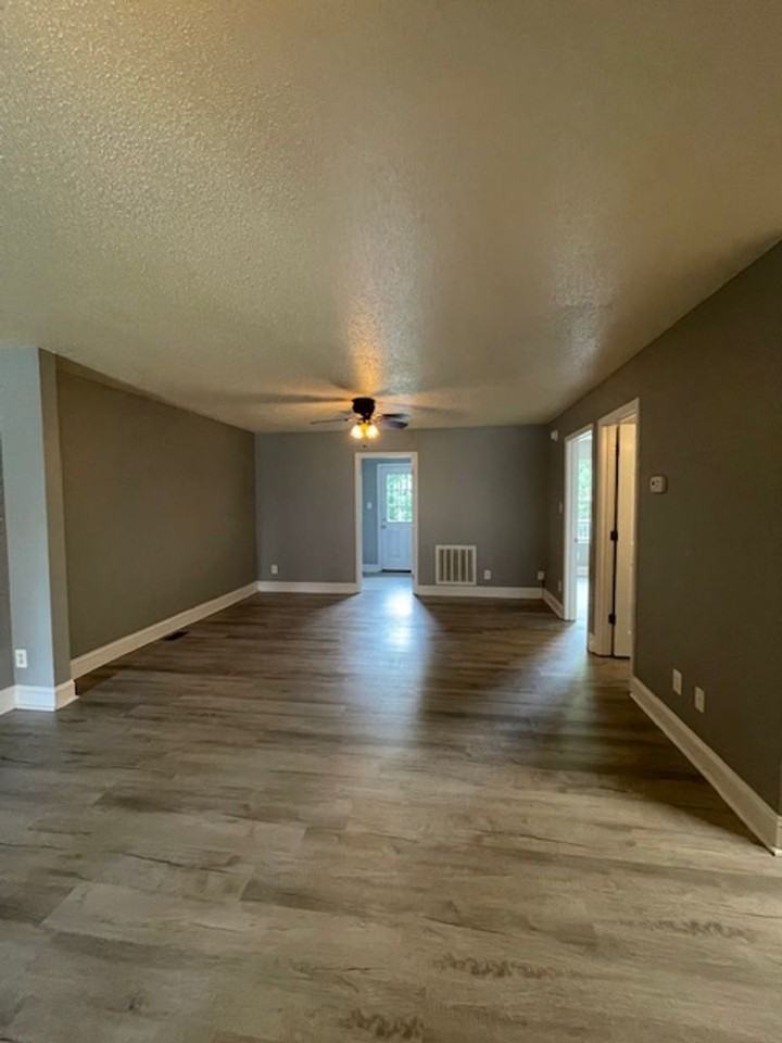 1013 Huntington Pl - Photo 5 of 9