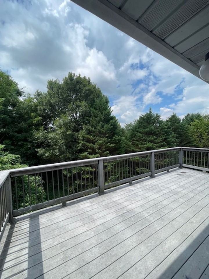 1013 Huntington Pl - Photo 7 of 9