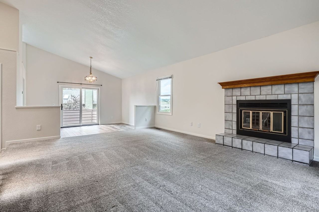 187 W Prestwick Ct - Photo 3 of 27