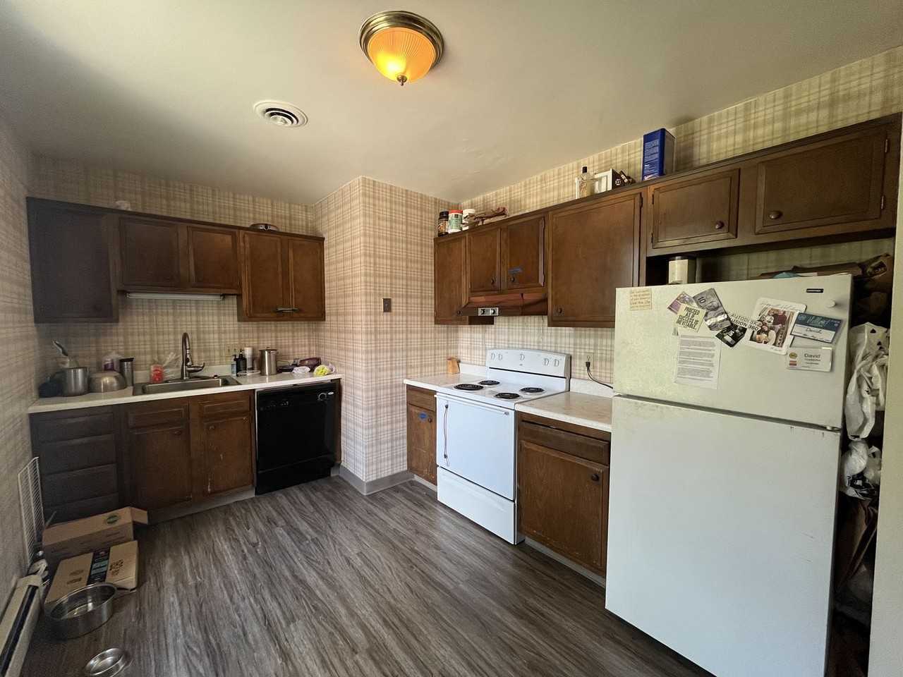 202 Maple Ave - Photo 2 of 8