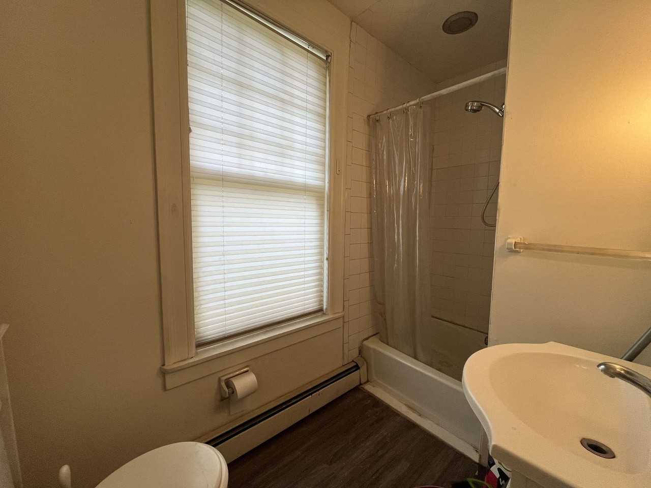 202 Maple Ave - Photo 7 of 8