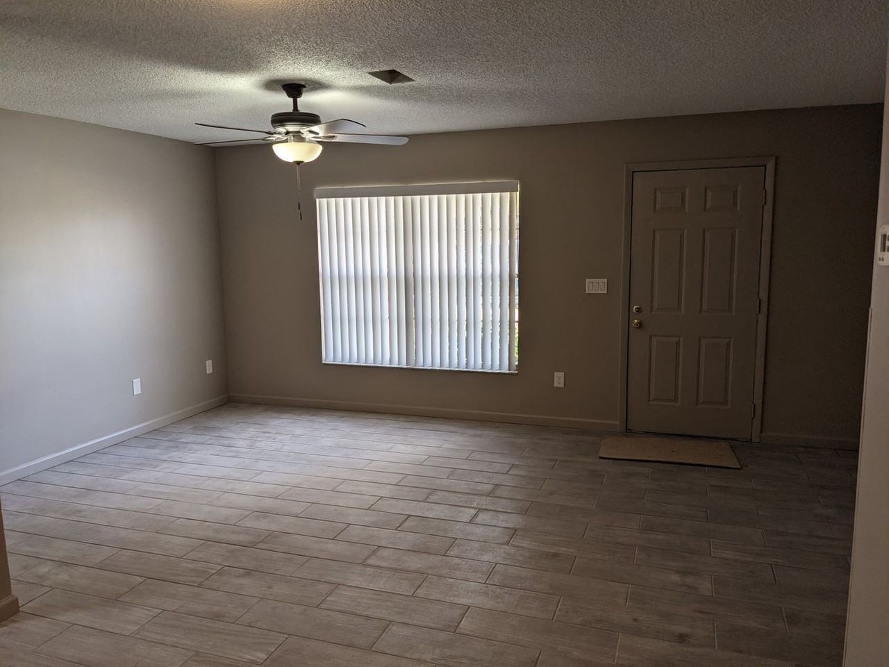 152 E Towne Pl - Photo 2 of 9