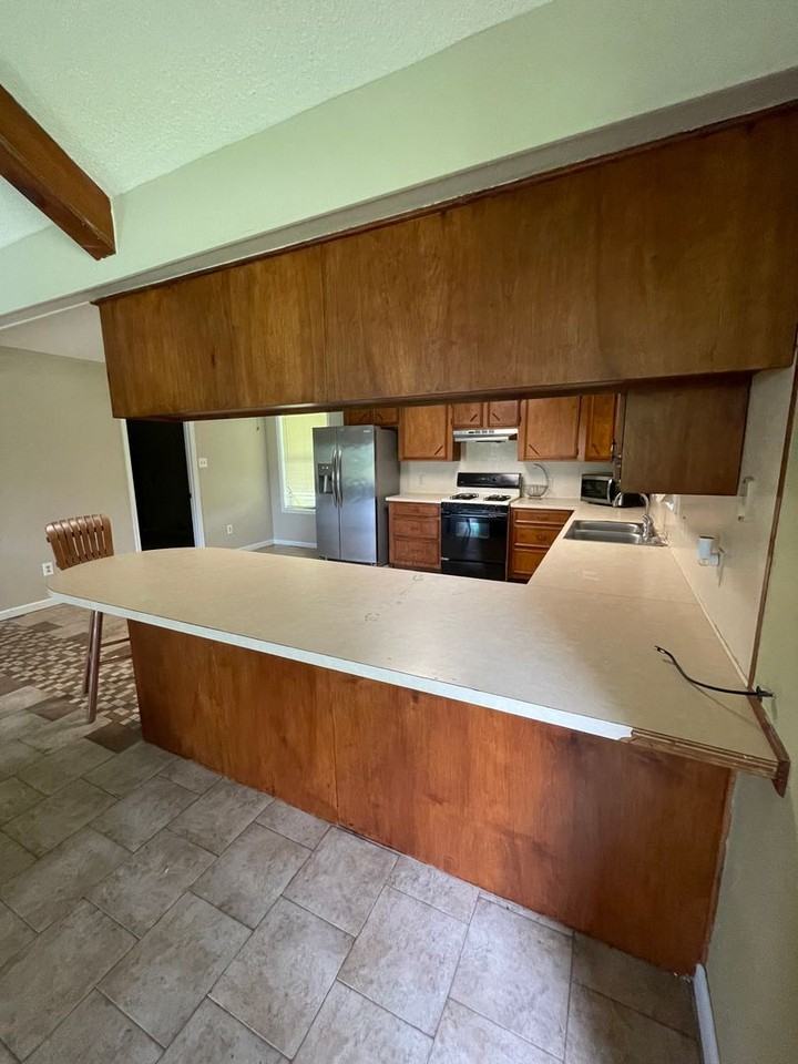 348 Peach St - Photo 2 of 20