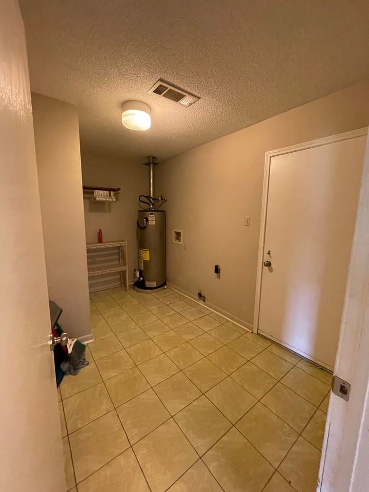 348 Peach St - Photo 3 of 20