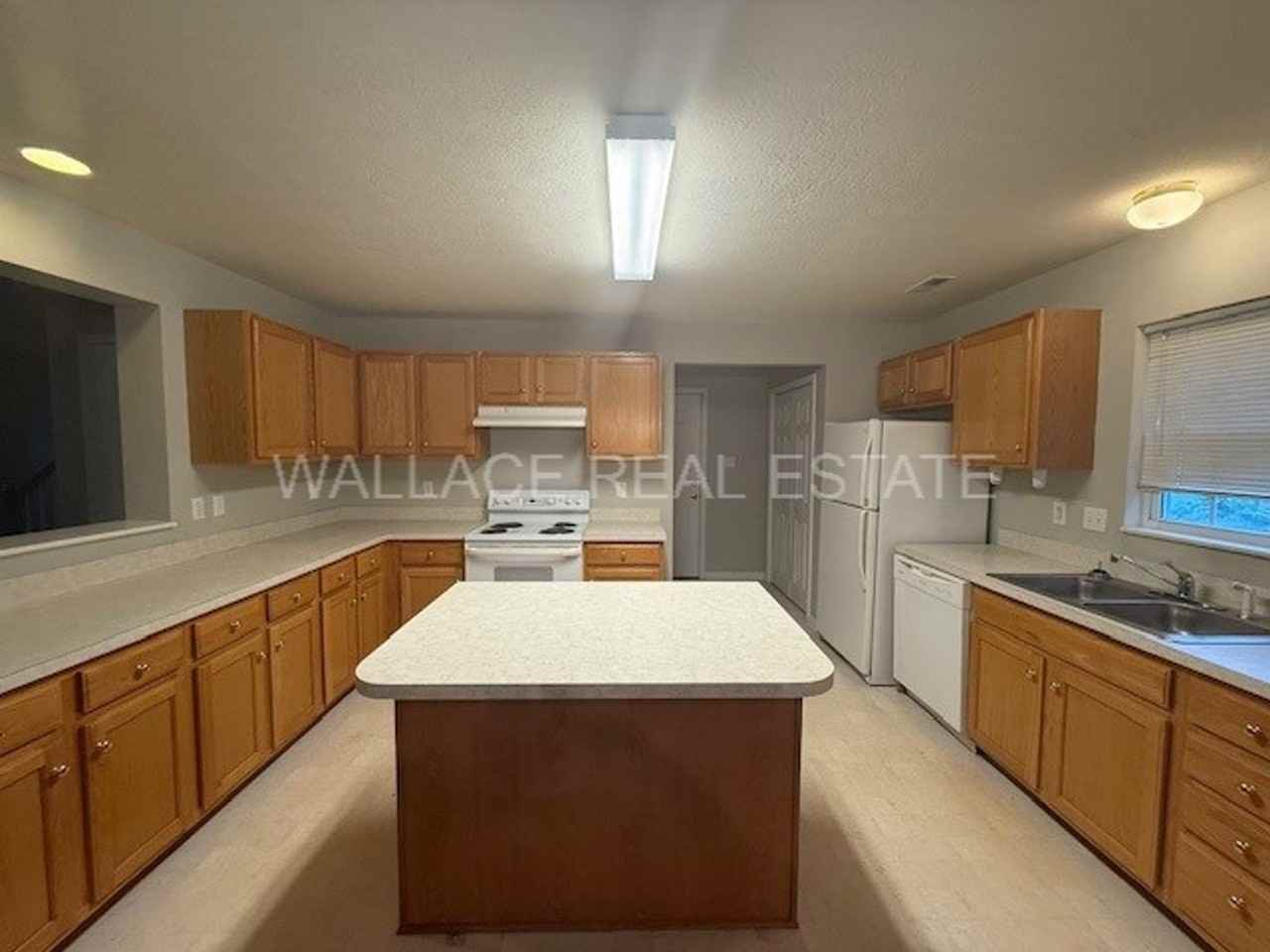 8206 Gallaher Station Dr - Photo 4 of 14