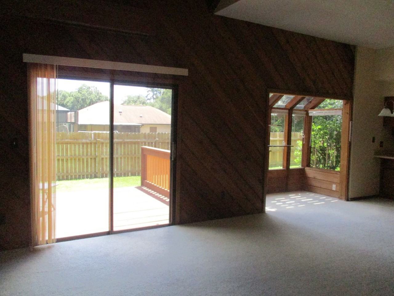 1631 Nw 94th St - Photo 7 of 24