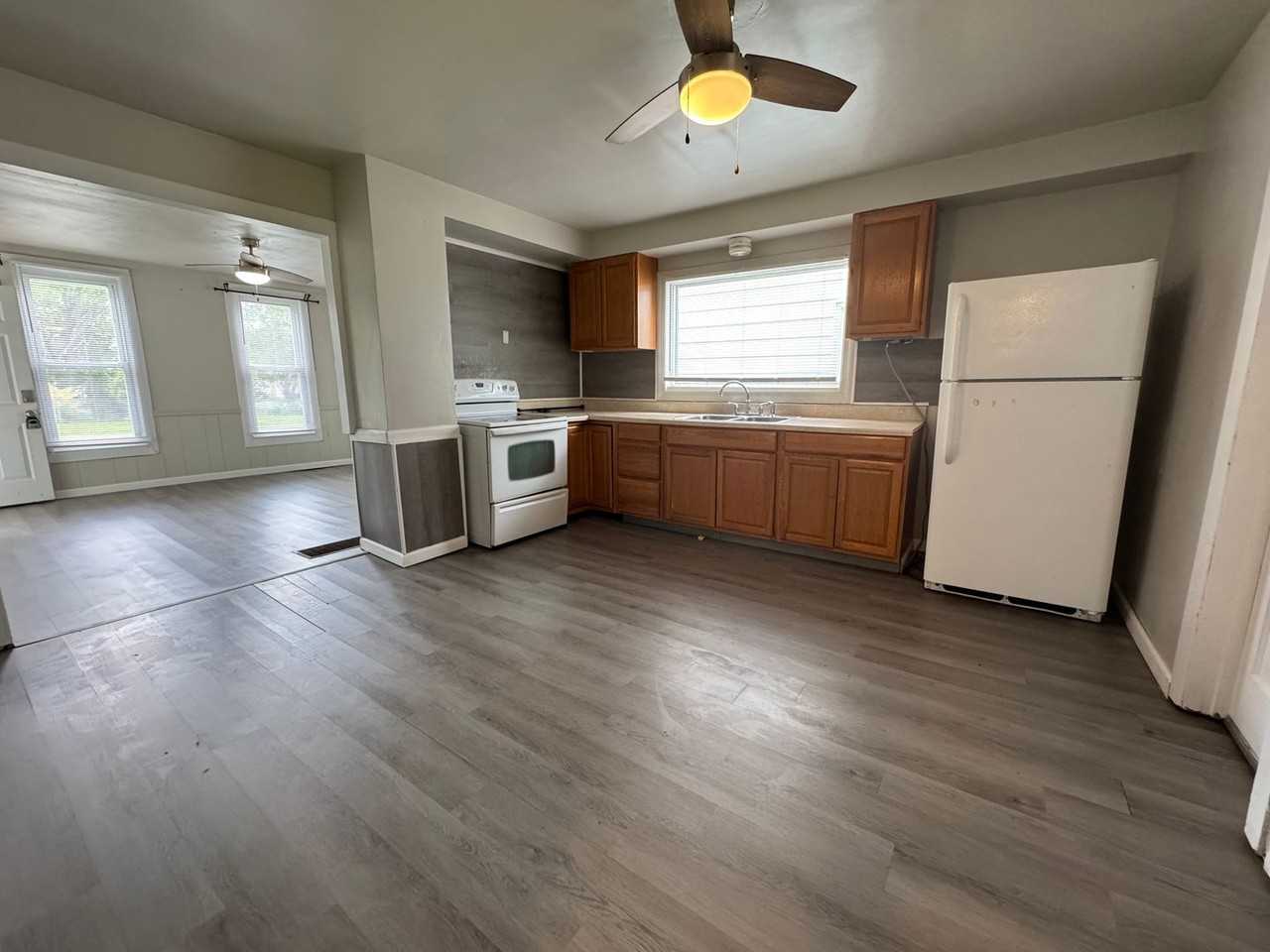 1248 N Ledlie Ave - Photo 3 of 17